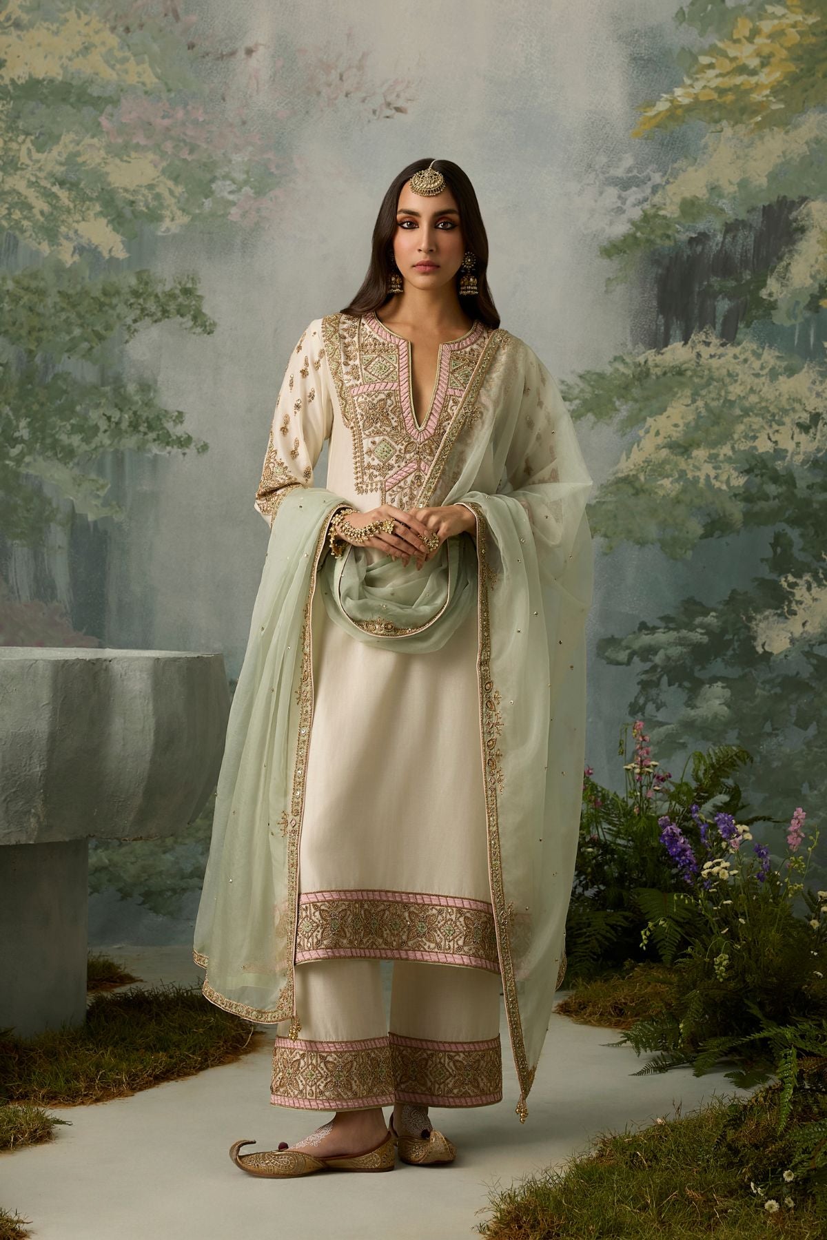 Ira Kurta Set